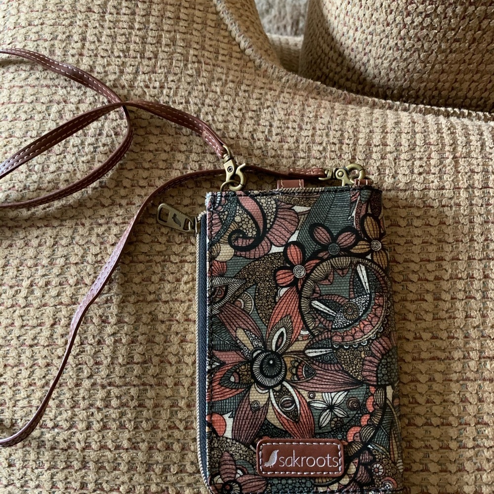 Sakroots Smartphone wallet crossbody